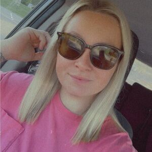 Meet your Posher, Victoria